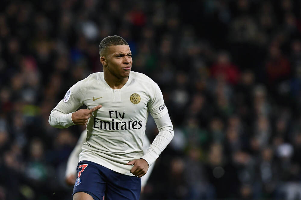 【聚焦IPO】领益智造再闯港交所：年入442亿、56%负债率，并购+押注AI能否讲出“新故事”？